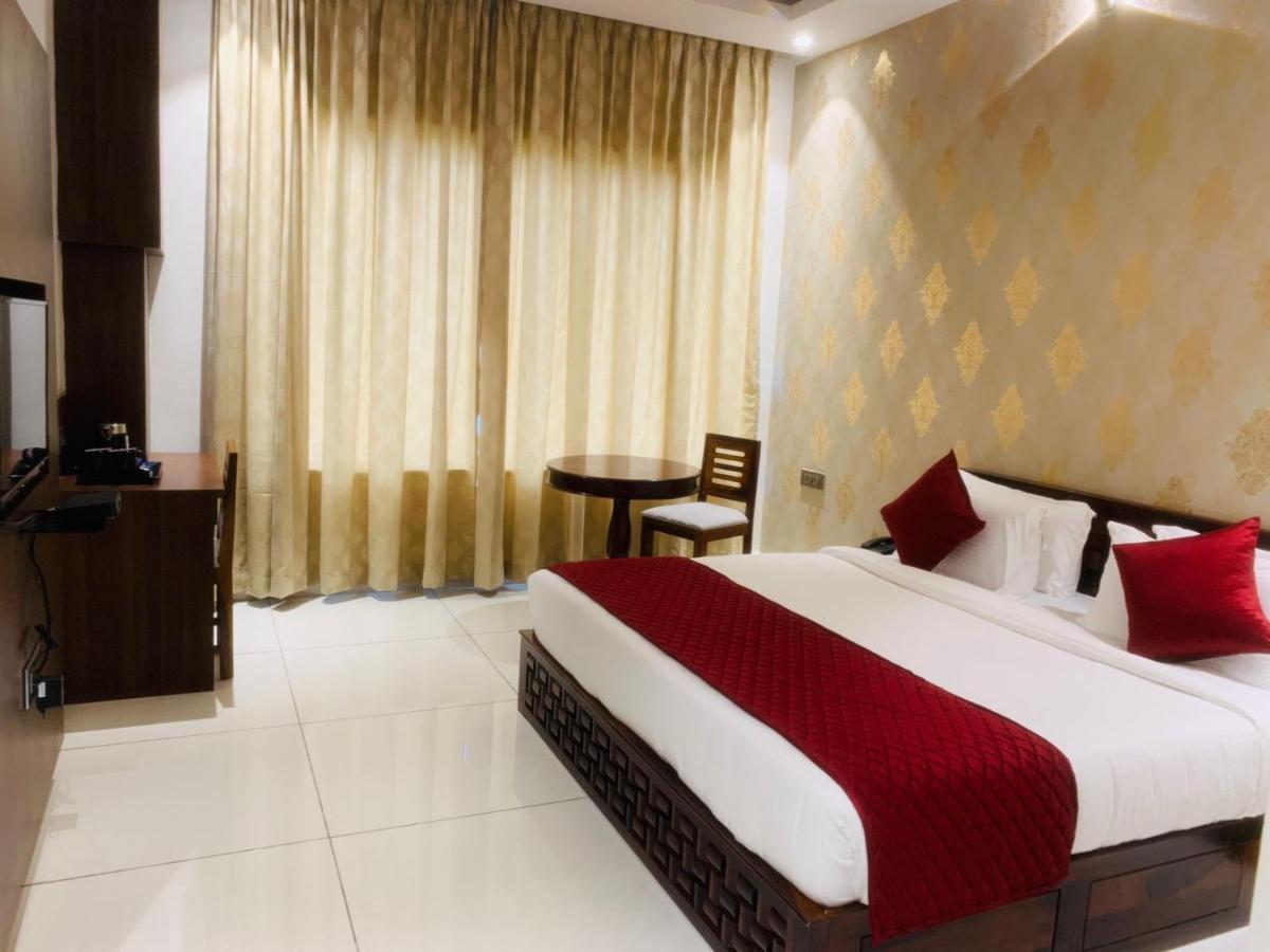 Rajathadri Royal Inn Bangalore Eksteriør billede