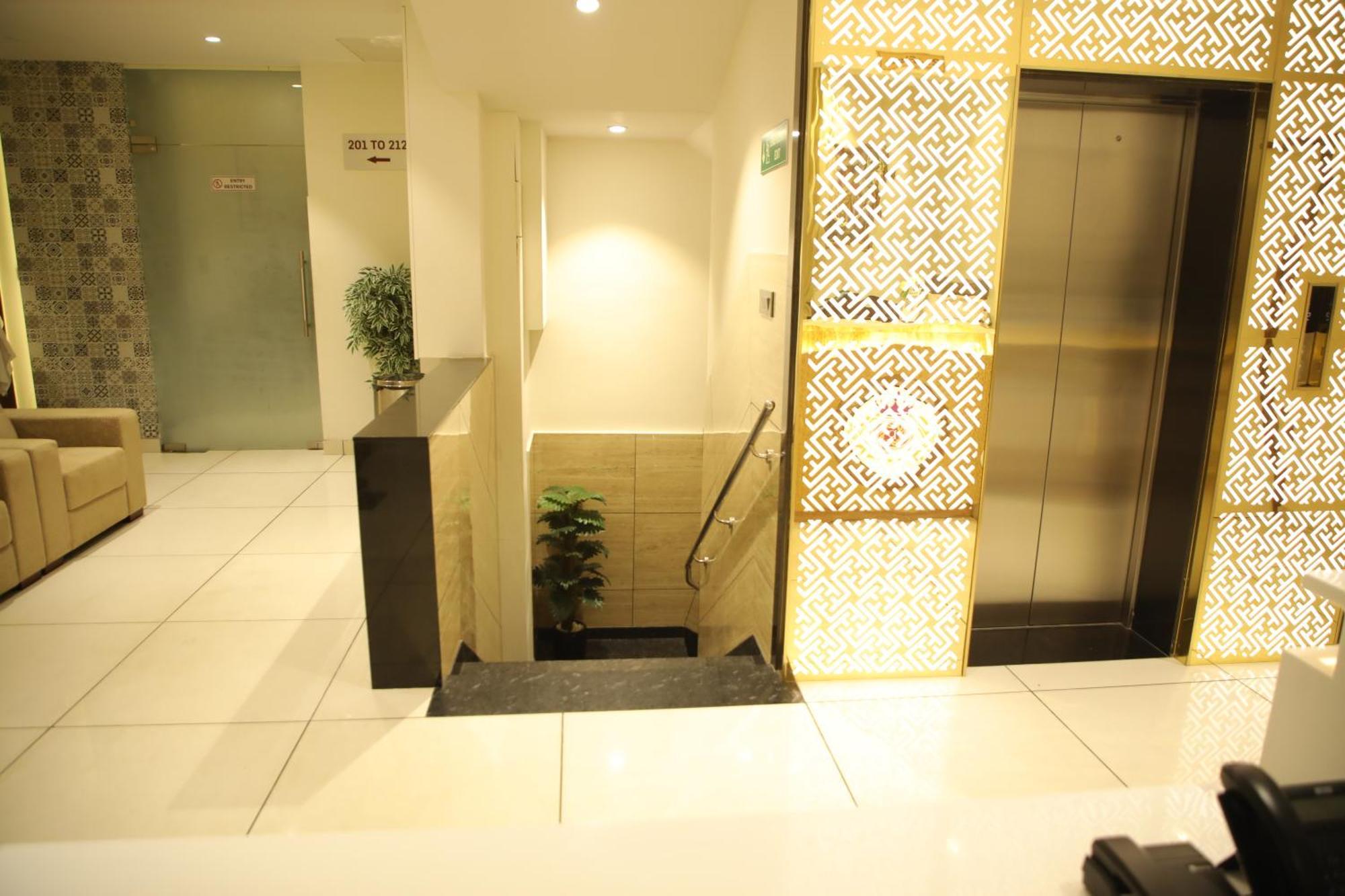 Rajathadri Royal Inn Bangalore Eksteriør billede
