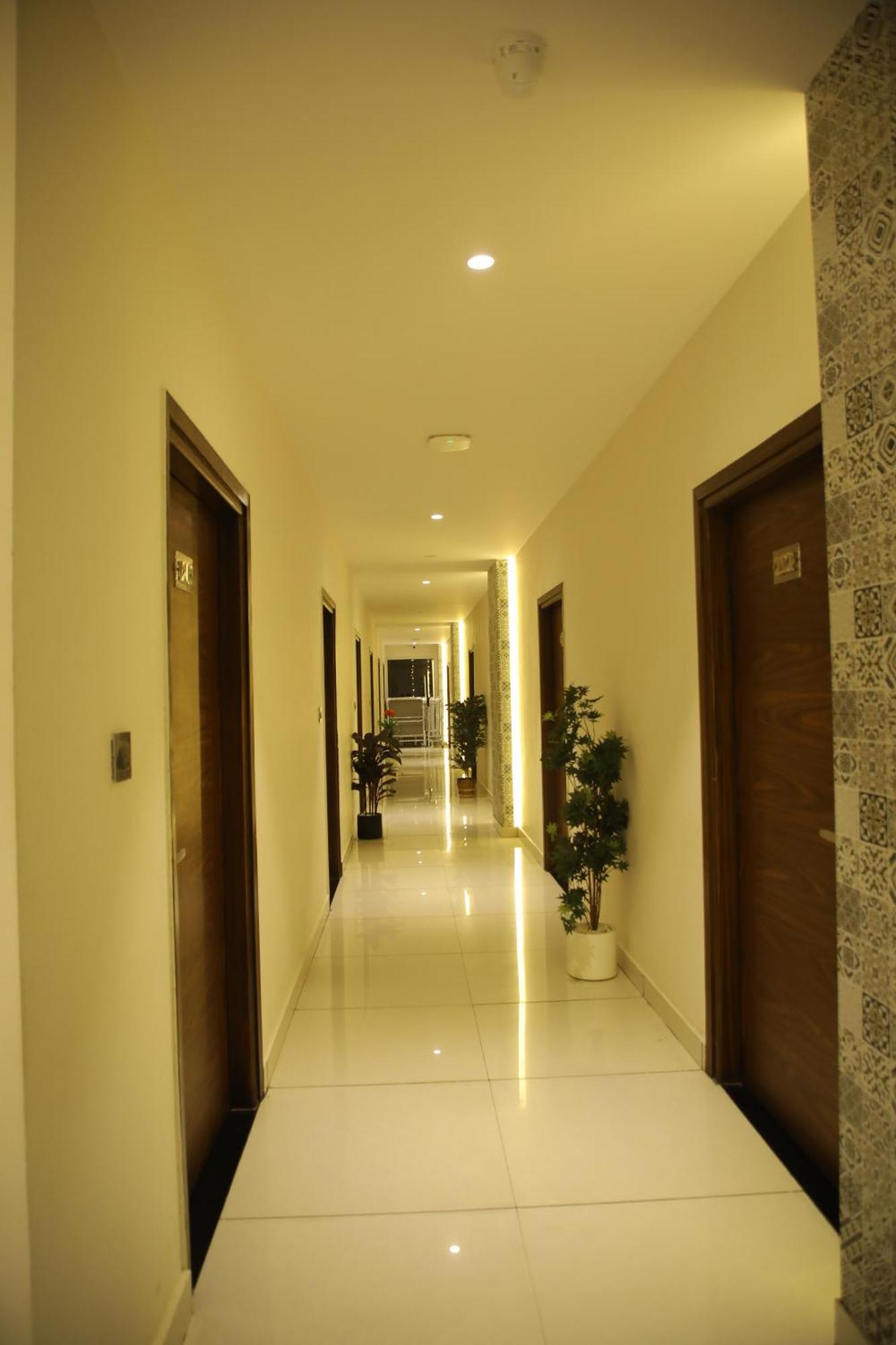 Rajathadri Royal Inn Bangalore Eksteriør billede
