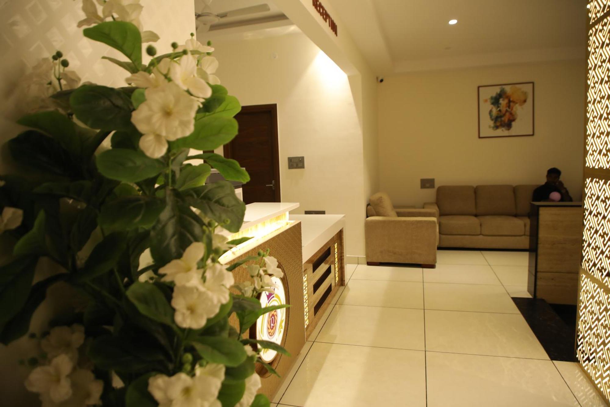 Rajathadri Royal Inn Bangalore Eksteriør billede