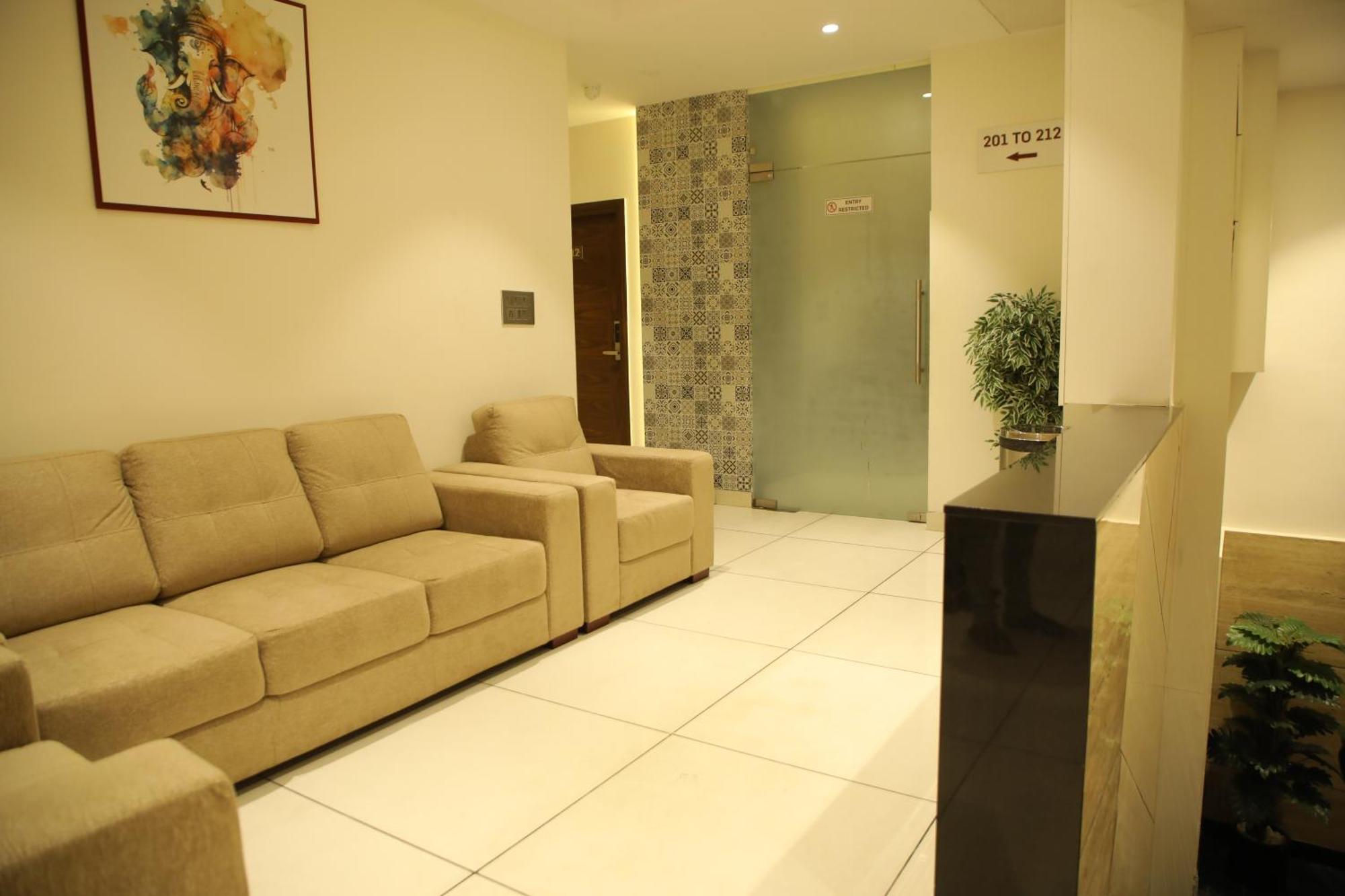 Rajathadri Royal Inn Bangalore Eksteriør billede